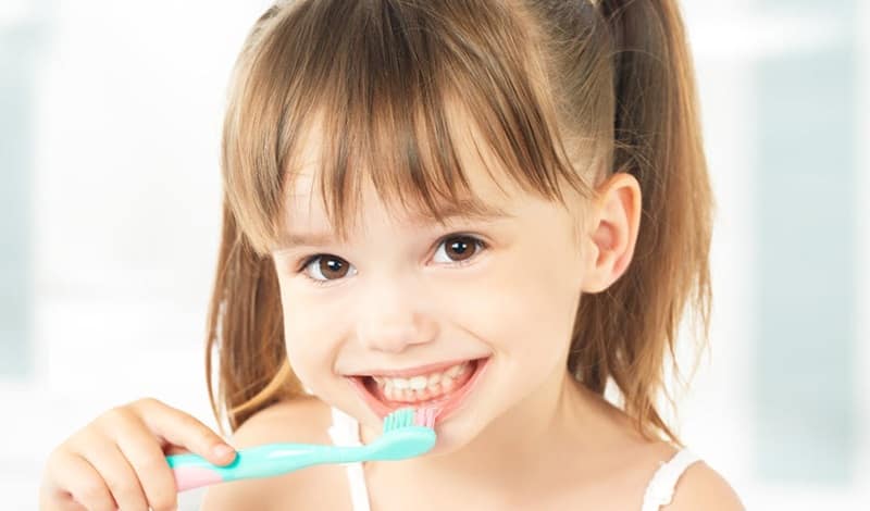 Nên cho trẻ 1 - 2 tuổi bắt đầu dùng kem đánh răng