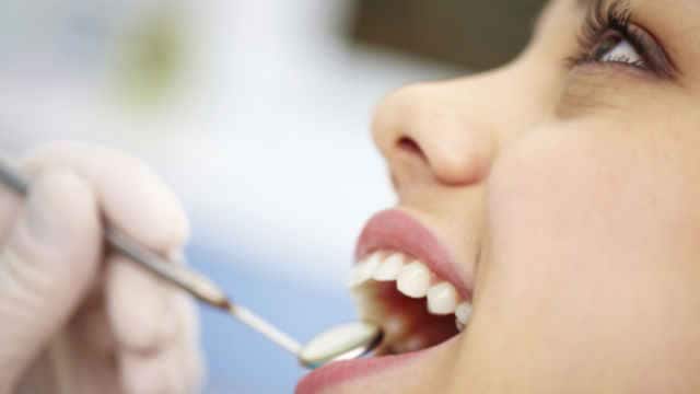 Có những loại vật liệu nào được sử dụng để trám răng?
