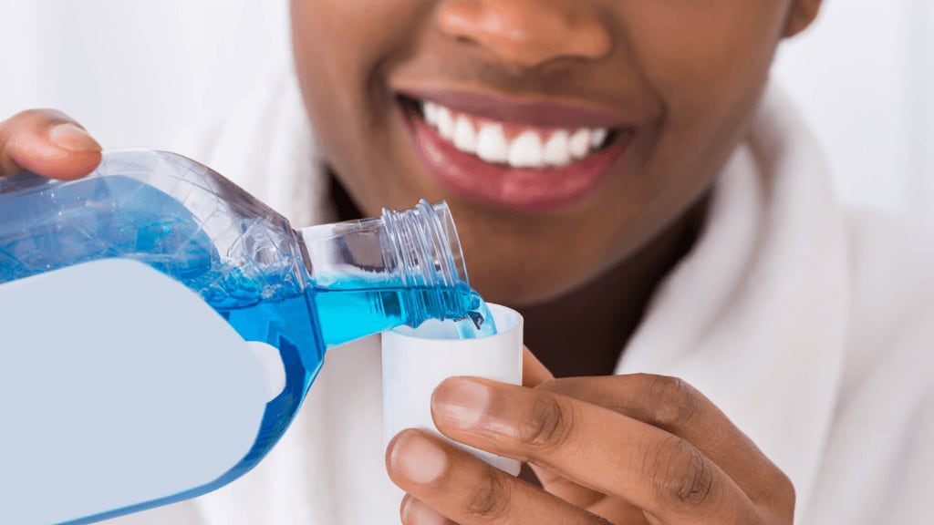 Top 8 nước súc miệng trị sâu răng hiệu quả nhất hiện nay